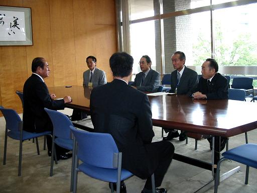 岡山市長を表敬訪問、嘆願書を提出